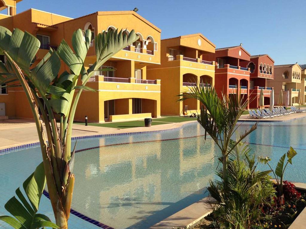 Porto Sokhna Pyramids Apartments Powered By Amer-Group Family Only Ain Sukhna Esterno foto